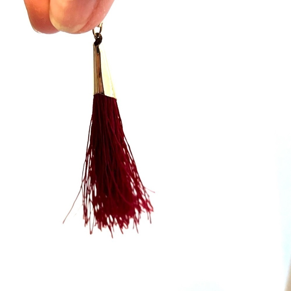 Maroon tassel earring - Picture 3 of 3